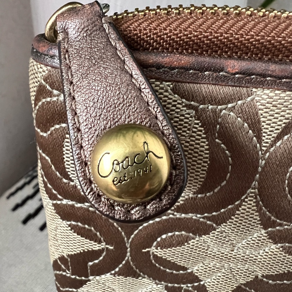 COACH Y2K Optic Brown Quilted Signature Planner - Picture 4 of 10